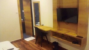 Quarto casal luxo, 1 quarto | Escrivaninha, espaço de trabalho para notebook