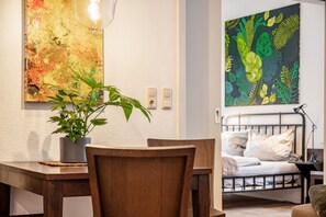 1 habitación, tabla de planchar con plancha, wifi gratis y ropa de cama 