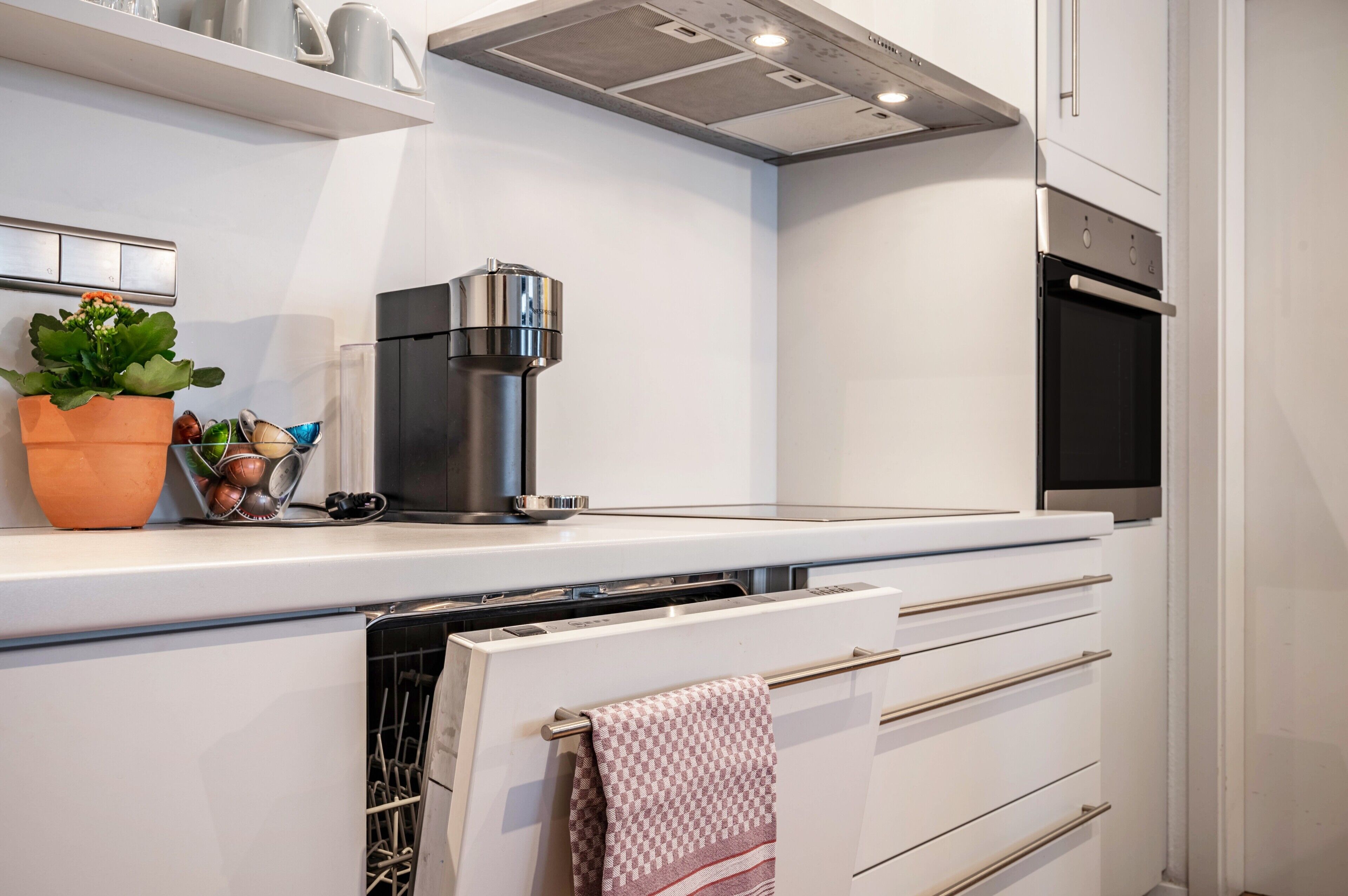 Réfrigérateur, four, plaque de cuisson, lave-vaisselle