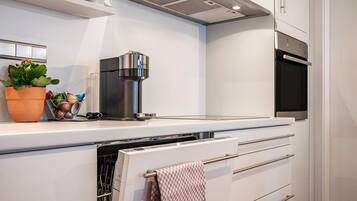 Réfrigérateur, four, plaque de cuisson, lave-vaisselle