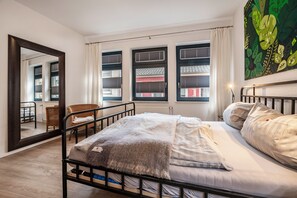 1 slaapkamer, een strijkplank/strijkijzer, gratis wifi, beddengoed