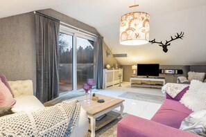 Tv, pejs, dvd-afspiller, stereoanlæg