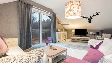 Fernseher, Kamin, DVD-Player, Stereoanlage