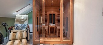 Holiday Apartment "Solling-Lounge" with Shared Garden, Balcony and Wi-Fi