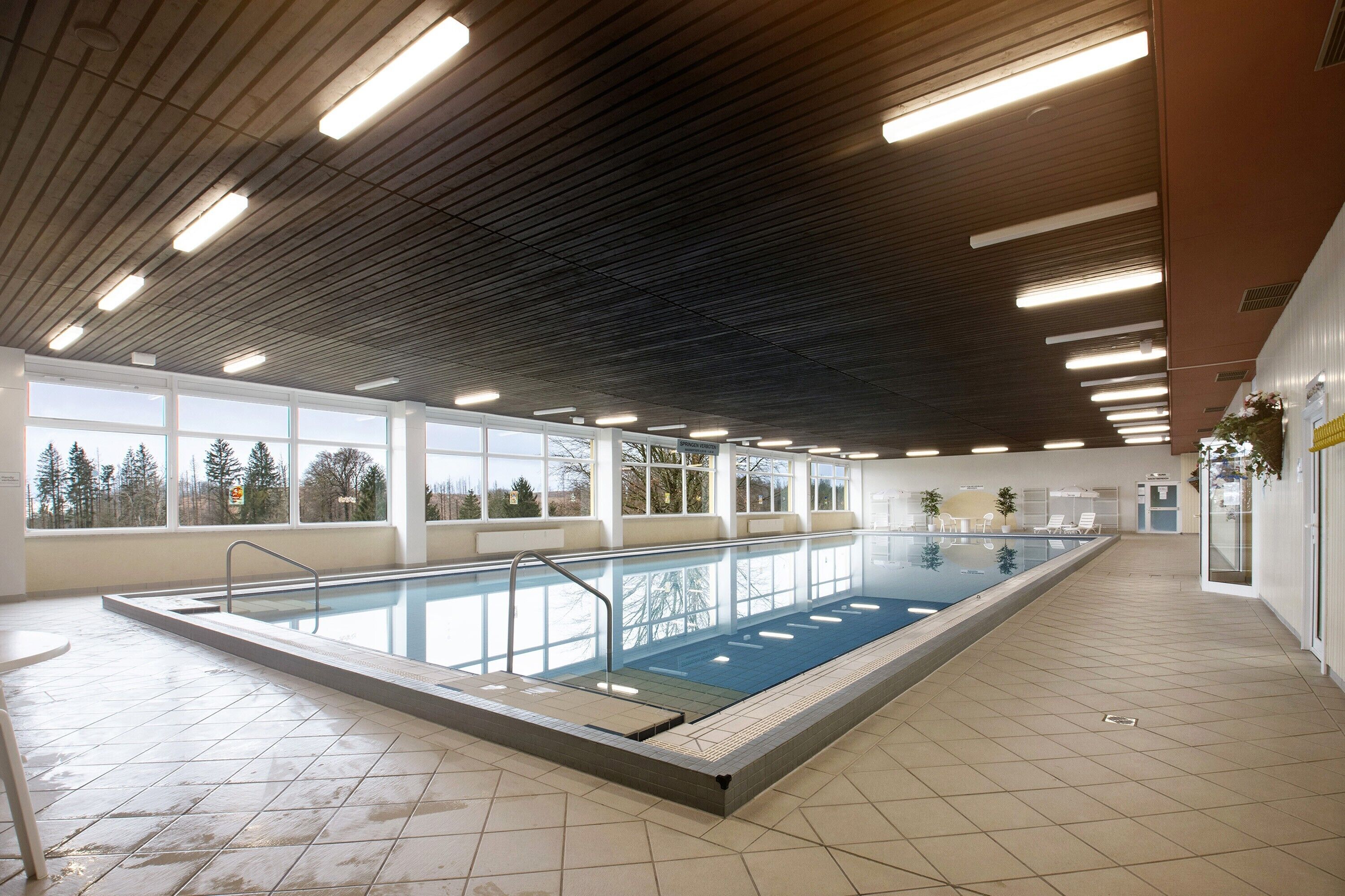 Piscina coperta, una piscina riscaldata