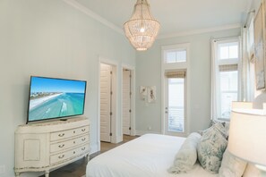 4 slaapkamers, een strijkplank/strijkijzer, reisbedje, gratis wifi