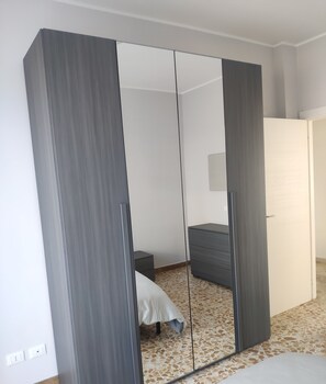 2 bedrooms, WiFi, bed sheets - Bright Apartment in residential area with balconies (Torino)