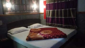 Luxury Double Room, City View | Free WiFi, bed sheets