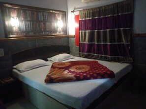 Luksus-dobbeltrom, byutsikt | Wi-fi (inkludert) og sengetøy