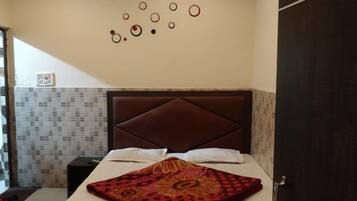 Deluxe Double Room, City View | Free WiFi, bed sheets