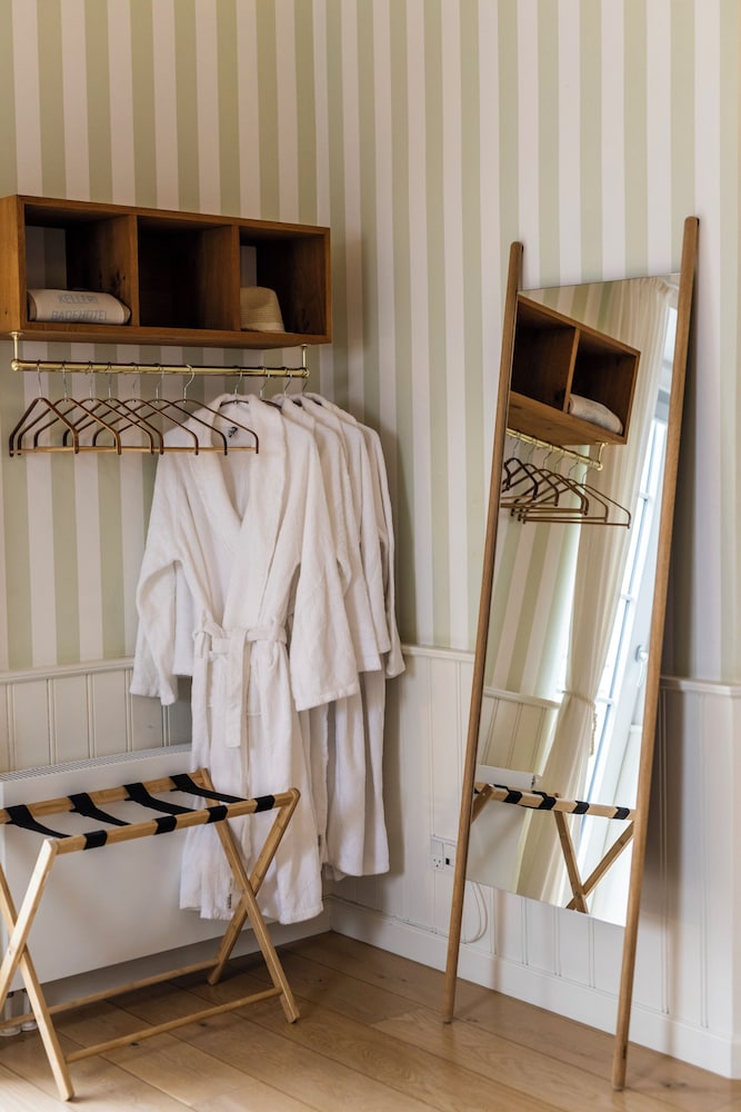 Kellers Badehotel by null