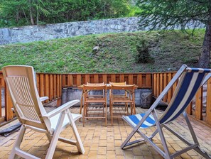 Terrace/patio - Apartment in the wood for families, couples & groups. 10min walk from ski area (Pila)