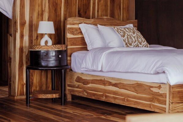 Desk, laptop workspace, free WiFi