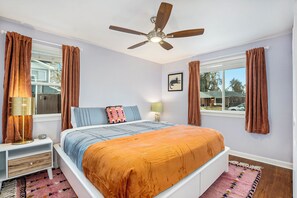 3 bedrooms, desk, iron/ironing board, free WiFi