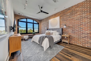 15 bedrooms, desk, iron/ironing board, travel crib