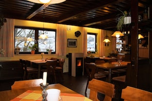 House | Dining - Ideales Gruppenhaus mit Komfortabler Ausstattung (Regen)