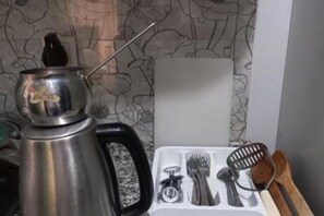 Coffee and/or coffee maker - Royal House : Two-Bedroom Villa
 (Kvariati)