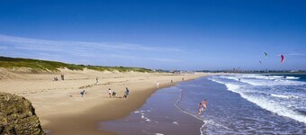 1 Bed Flat - Sleeps 3 - Parking - Pet Friendly