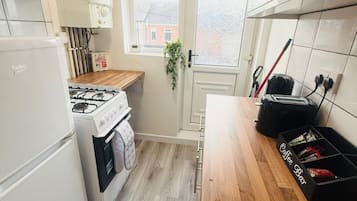 Apartment | Private kitchen | Fridge, microwave, oven, stovetop