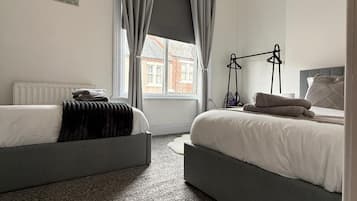 1 habitación, tabla de planchar con plancha, wifi gratis y ropa de cama