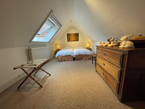 2 chambres, fer et planche à repasser, lit de bébé portatif, Wi-Fi