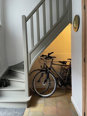 Interior - HAMILTONHOUSE, away from home but at home in the Bruges 'Unesco' center. (Brugge)