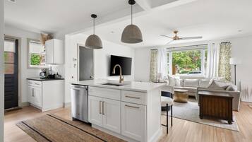 Refrigerador, microondas, horno y parrilla de estufa