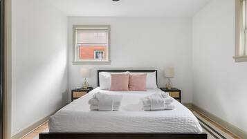 2 quartos, ferros/tábuas de passar roupa, Wi-Fi, roupa de cama