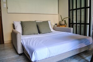 Executive Condo, 1 Bedroom, Private Pool | Living room | 50-inch Smart TV with digital channels - Esencia Botanic Piscina Privada  (Tulum)