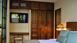 A bedroom with a bed, a desk, and a TV. - Esencia Botanic Piscina Privada  (Tulum)