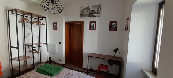 2 عدّة غرف نوم ومكتب ومكواة/لوح كي وواي فاي مجانًا