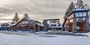 Exterior - Sunriver Circle 4 | Hot Tub 6 Beds 8 SHARC Passes (Sunriver)