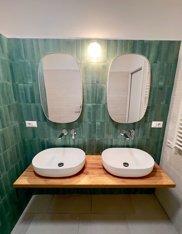 Shower, hair dryer, bidet, towels - Flowflat Vatican (Roma)