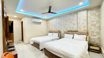 Desk, laptop workspace, soundproofing, free WiFi