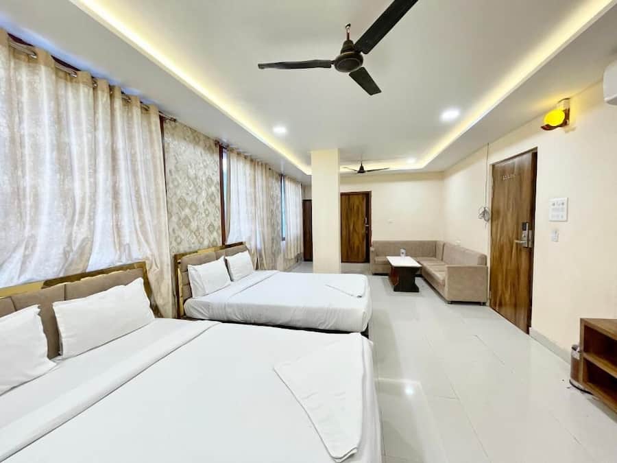 Escritorio y espacio para trabajar con laptop