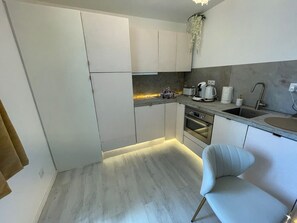 Fridge, microwave, oven, dishwasher