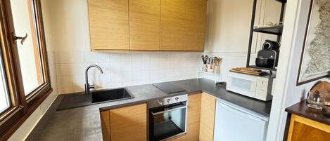 Fridge, oven