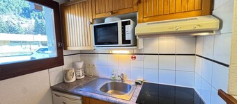 Functional triplex chalet near slopes with WIFI, pets allowed