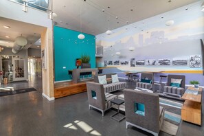 Lobby - Stunning 2-Bed in Grandview (Columbus)