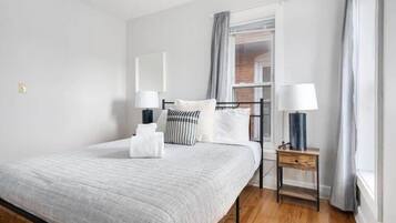 3 bedrooms, desk, WiFi, bed sheets