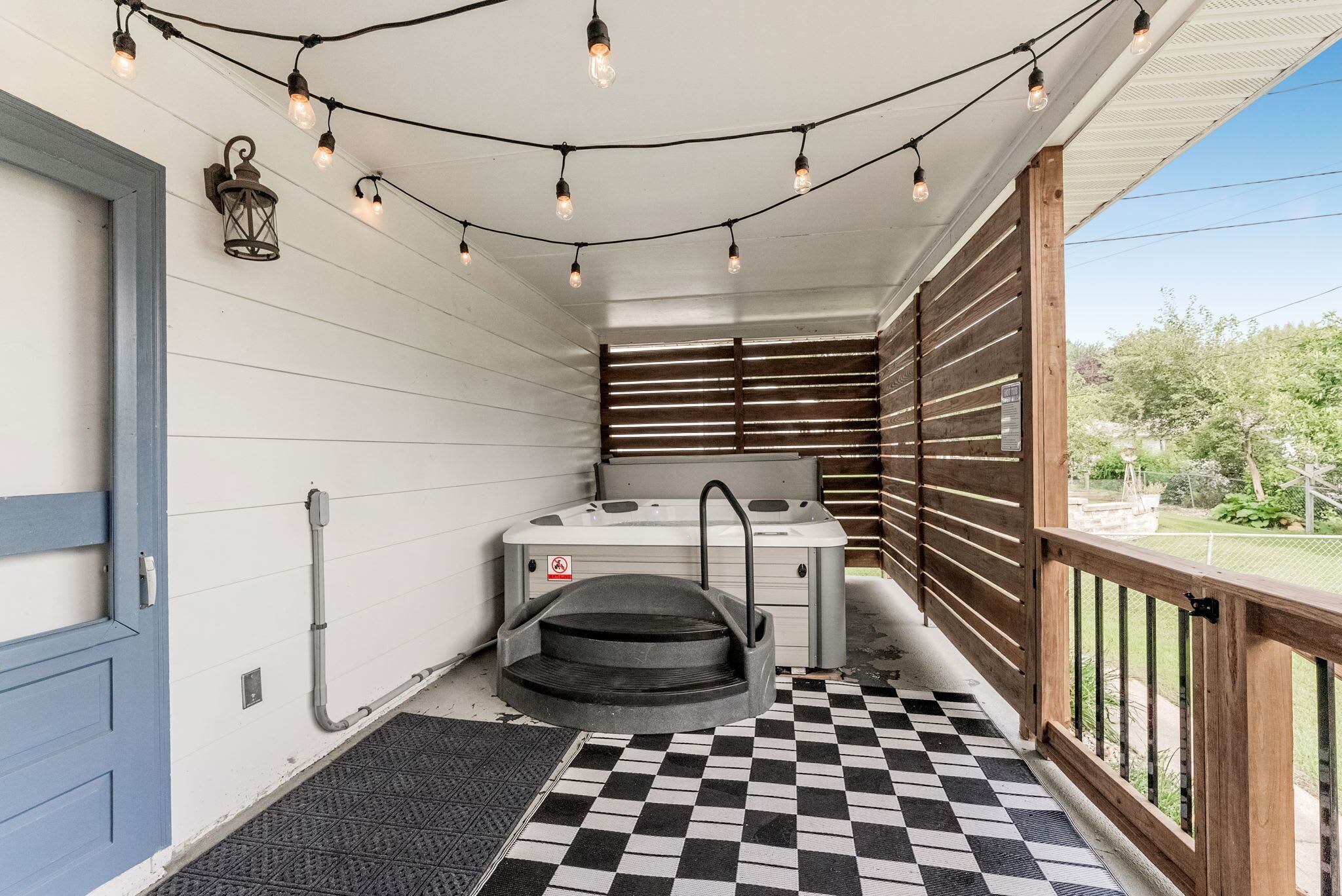 Tina de hidromasaje al aire libre