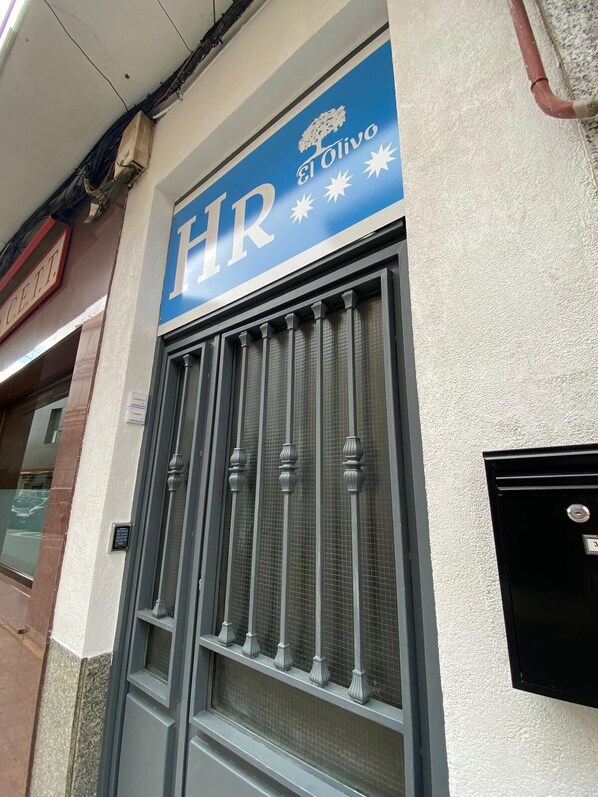 Exterior - Hostal el olivo (Mora)