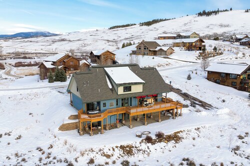 6 BDR + Bonus Room, 12 BDS, Hot Tub, Cinema, Skiing, Golf!