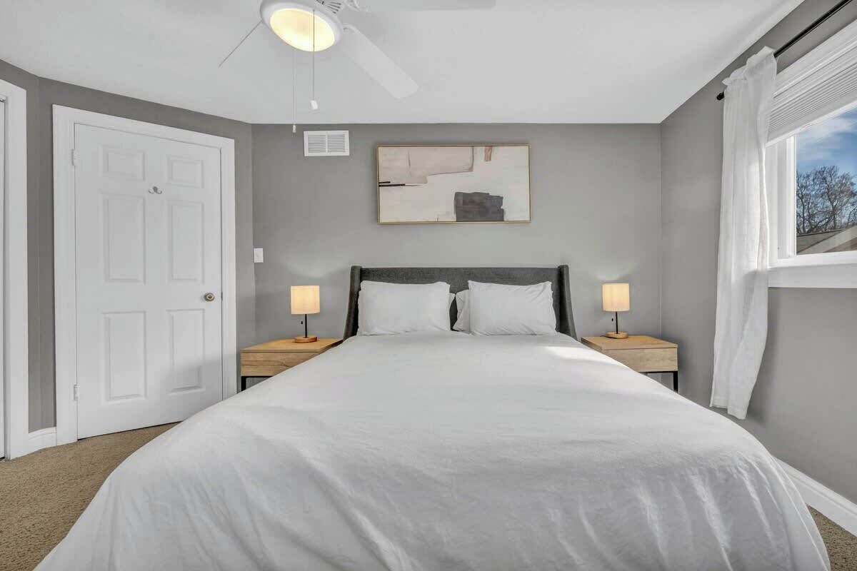 3 bedrooms, iron/ironing board, travel crib, WiFi