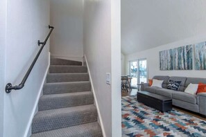 Smart TV, books, offices, printers - Rocking Chair Retreat: Ski, Relax, Repeat (Driggs)