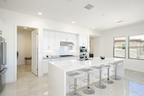 Fridge, microwave, oven, stovetop - Luxury Oasis Condo in Palm Desert (Palm Desert)