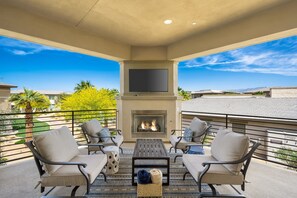 Property grounds - Luxury Oasis Condo in Palm Desert (Palm Desert)