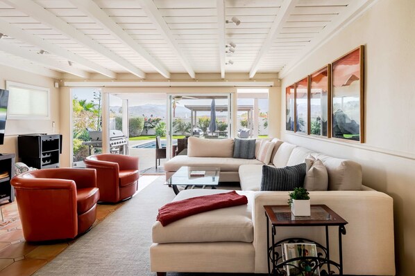 テレビ、書斎 / ワークスペース