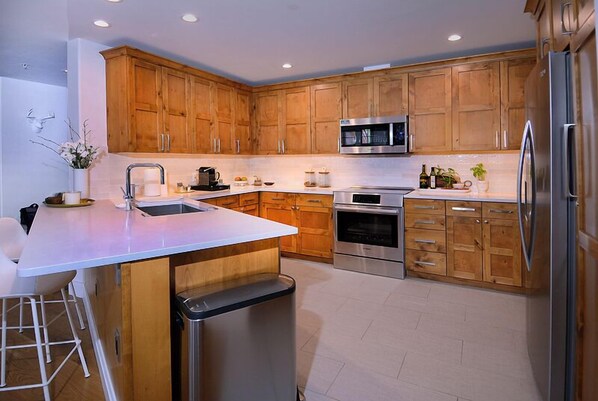 Fridge, microwave, oven, stovetop
