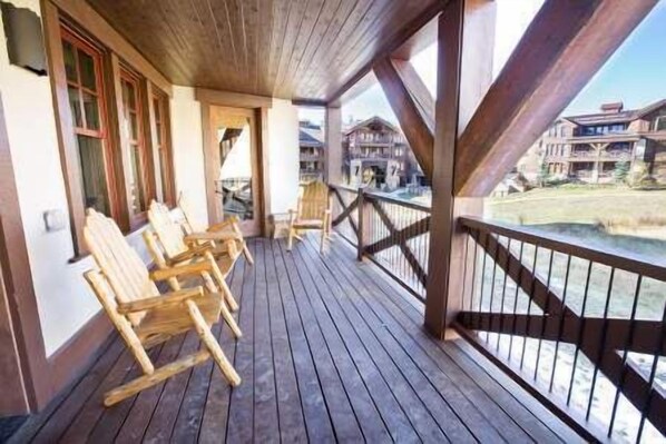 Terrace/patio - Ski In/Ski Out "WestWall Lodge" Luxury Mountain Accommodation C203 (Mt Crested Butte)